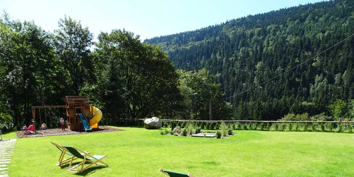 Chvilky pohody si užijete na rozlehlé zahradě.