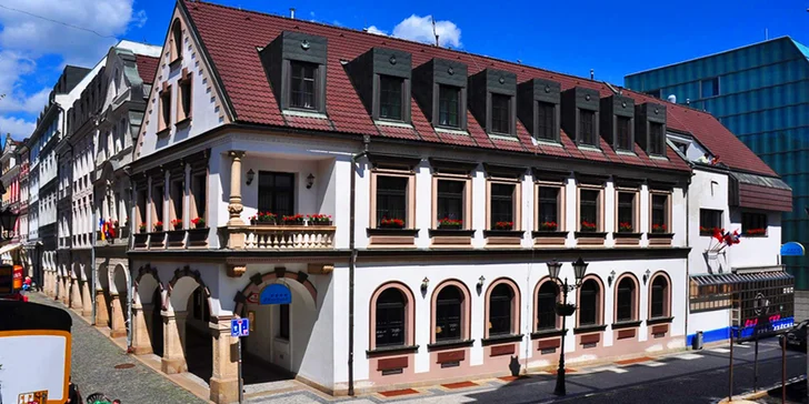 Hotel sídlí v hezké historické budově přímo v srdci Liberce.