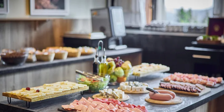 V restauraci si vychutnáte bufetové snídaně a servírované večeře.