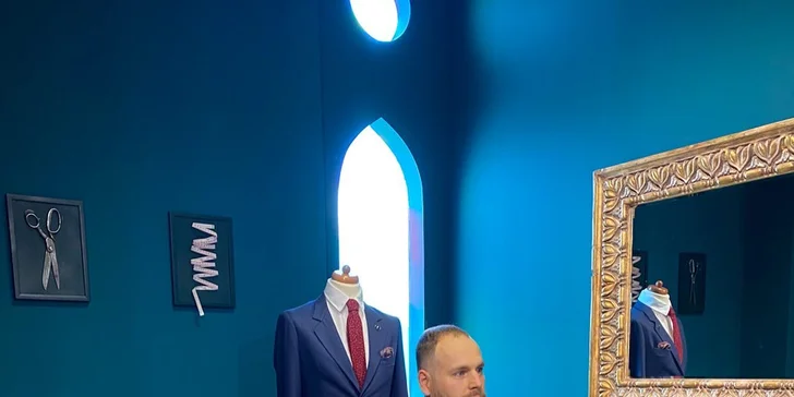 V případě košile Premium už se rozhodujete mezi 150 látkami s nežehlivou úpravou a v ceně máte rovněž luxusní manžetové knoflíčky z pravé perleti.
