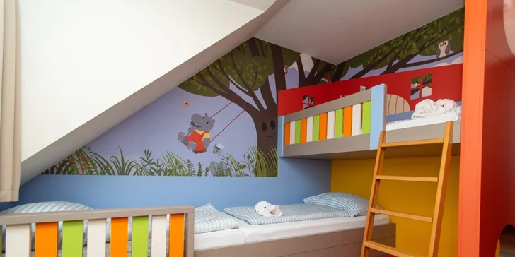 Samostatná detská izba v rodinnom apartmáne rozhodne deti poteší.
