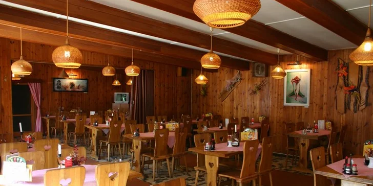 Restaurace vám nabídne krajové speciality i mezinárodní kuchyni.