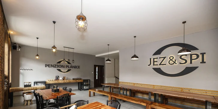 K jídlu si dejte třeba pivo Pilsner Urquell nebo domácí limonádu a uvidíte, jak božský klid se rozhostí ve vašich útrobách. 
