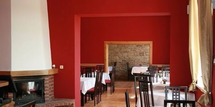 Zvolit si můžete pobyt se snídaní nebo s polopenzí.