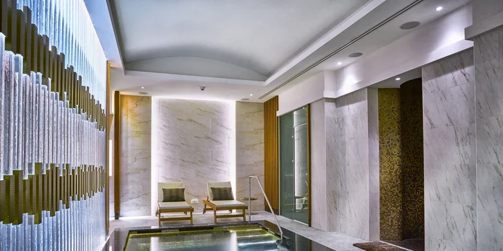 Ve wellness je minibazén s hydromasáží, finská sauna a parní lázeň. 