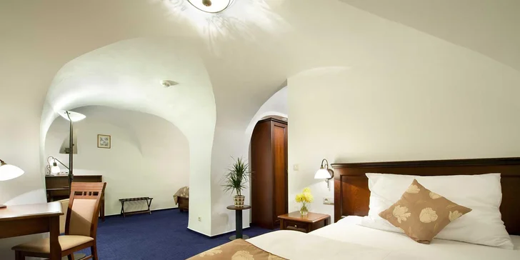 V hotelu je zdarma možnost úschovy kol v uzamykatelné garáži.