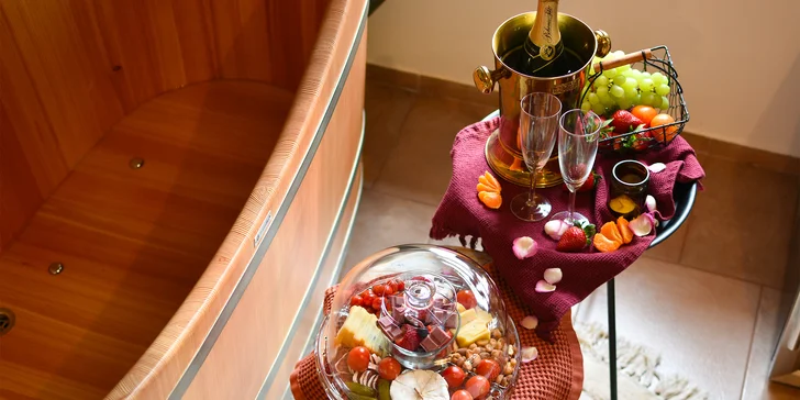 Romantická varianta zahrnuje také sekt, občerstvení a výzdobu.