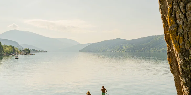 Půjčí vám paddleboardy, kajaky, kola i hole na nordic walking. 