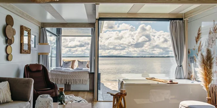 Niektoré houseboaty majú dokonca domáce kino.
