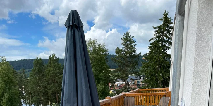 V případě pěkného počasí můžete využít i posezení na terase apartmánu.