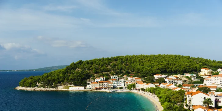 Drvenik je malé městečko asi 30 km jižně od Makarské. Jezdí z něho i trajekt na ostrov Hvar.