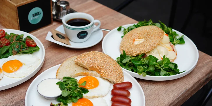 Môžete si zvoliť pobyt bez raňajok alebo s raňajkami. Tie sa podávajú v partnerskej reštaurácii Bagel Lounge (4 minúty pešo).