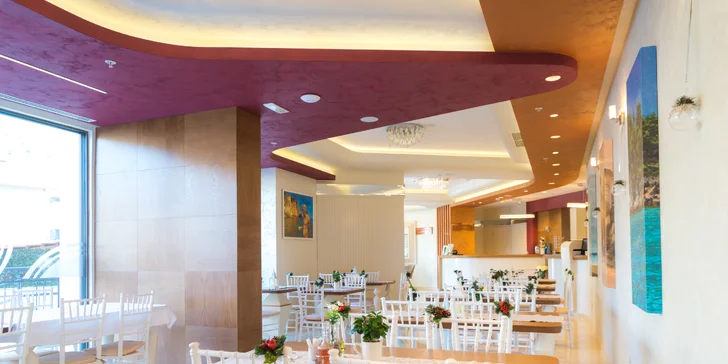 Ve variantě s polopenzí vás večer čeká výběr z menu a další zážitky středomořské kuchyně.