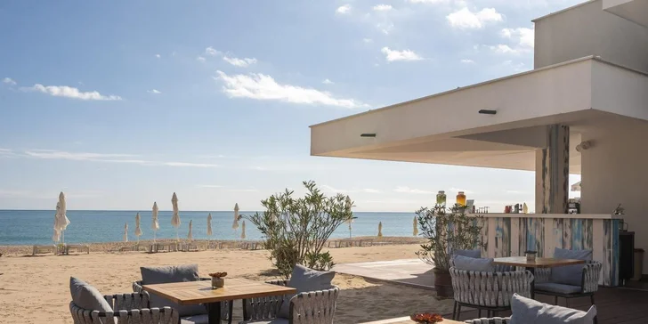  GRIFID Concept vám umožní přístup do Sky Lounge Baru, večeři v à la carte restauraci a budete mít vyhrazenou část pláže i u bazénu, kde na vás čekají pohodlné stany a vířivka. 