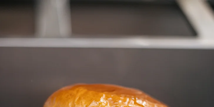 Pro vegetariány je v nabídce burger se sýrem halloumi, hlívou a pečenou paprikou.
