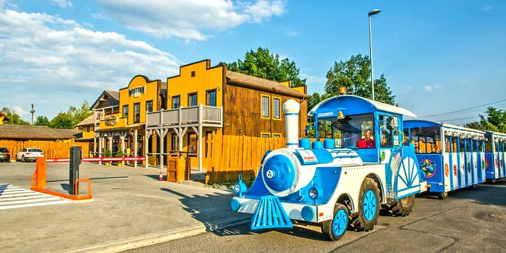 Do Energylandie vás z městečka odveze vláček. Dvě vstupenky do parku máte v ceně. 