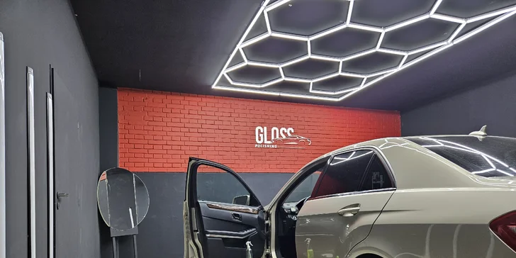 O váš vůz bude pečováno autokosmetikou Koch.