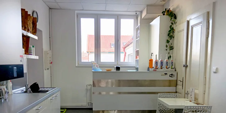 Chodí sem mladé slečny i dámy středního a důchodového věku. 