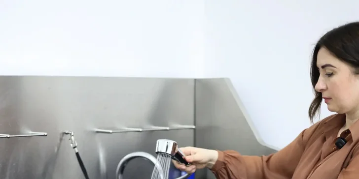 Či už máte doma drobca do 5 kg, stredne veľkého fešáka do 20 kg alebo obra nad 20 kg, každý psík tu dostane individuálnu a láskavú pozornosť bez zbytočného stresu.