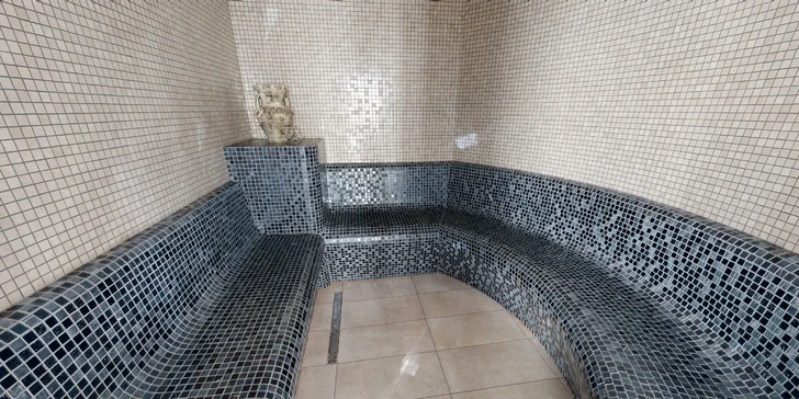 Čaká vás fínska sauna, parný kúpeľ aj infrasauna, ktoré príjemne prehrejú svaly a odplavia stres.