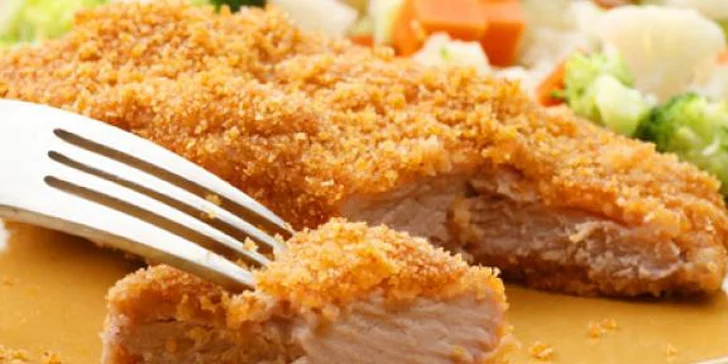 2x 150 g Smažených řízečků z vepřové panenky s hranolky, salátem a dezertem - menu pro 2