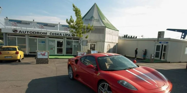 Závodní den se supersporty na okruhu Sosnová