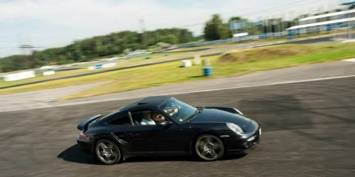Závodní den se supersporty na okruhu Sosnová