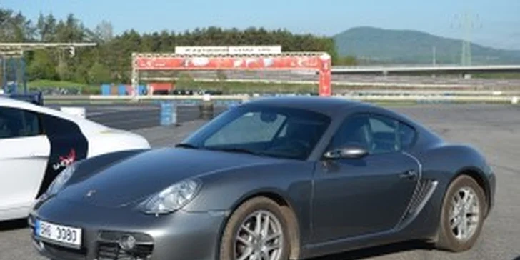 Závodní den se supersporty na okruhu Sosnová