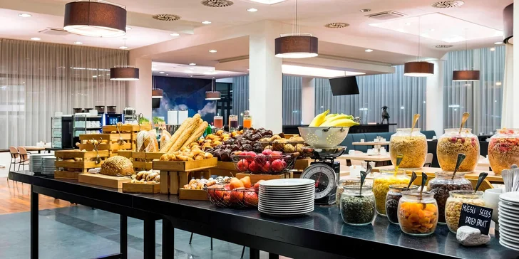 Čeká vás ubytování ve 4* hotelu Courtyard by Marriott přímo na ruzyňském letišti.