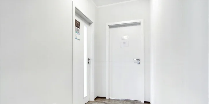 Procedura je určena výhradně pro ženy a délka závisí na zvolené partii – nejkratší zákroky zabírají 10 min., nejdelší až 90 min. 
