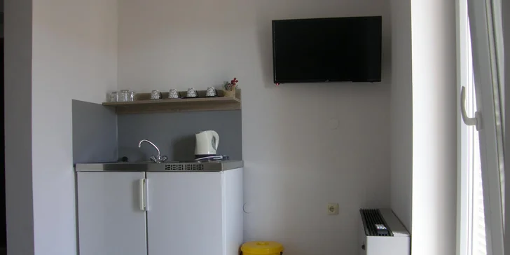 Na výběr jsou pokoje se dvěma, třemi nebo čtyřmi lůžky (resp. dvěma lůžky a rozkládacím gaučem). 