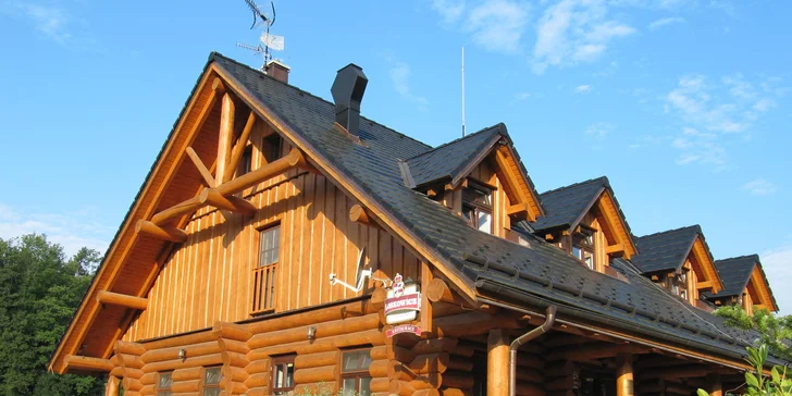 Zažijte nevšední pobyt: Let balonem u Buchlova či útulné ubytování s polopenzí