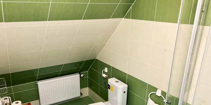 Rodinná izba s výhľadom do záhrady.