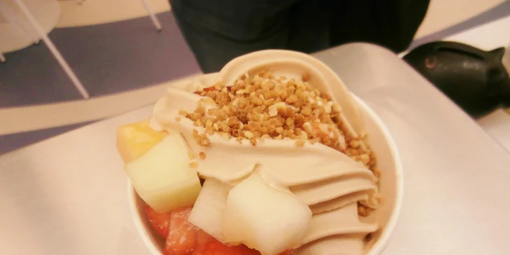 200 g oblíbeného frozen yogurtu + BONUS
