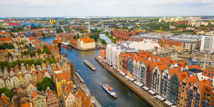 Konkrétne približne 10 km od historického centra Gdanska.