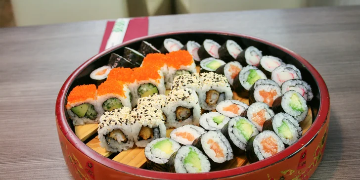 Výběr ze 4 sushi menu v podniku Ginza na Floře
