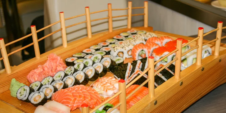 Výběr ze 4 sushi menu v podniku Ginza na Floře