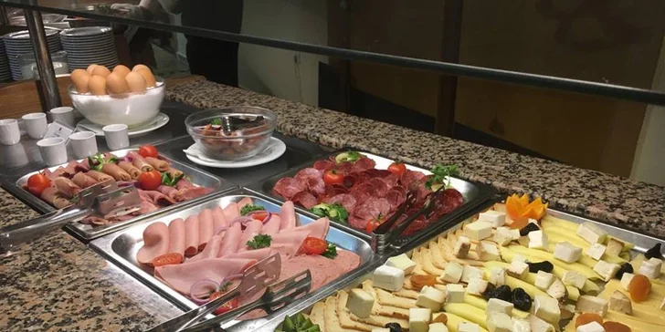 Snídaně i večeře v rámci polopenze jsou bufetové.