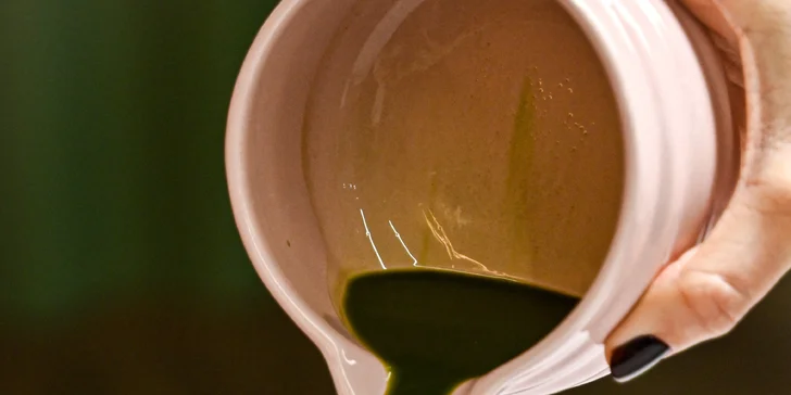 K palačinkám, vajíčkům, sendvičům či salátům si dejte lahodné koktejly, matchu, bubble tea nebo třeba sezónní drinky na baru. 