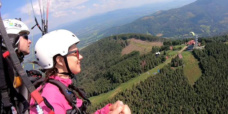 Tandemový paragliding: adrenalinový let v Beskydech či na Slovensku