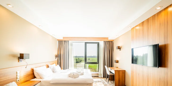 Apartmán je klimatizovaný a patří k němu i kuchyňský kout. 