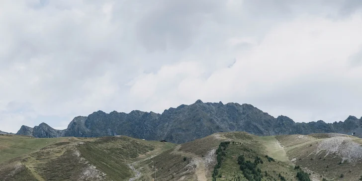 V létě dostanete kartu plnou výhod, v zimě skipasy. 