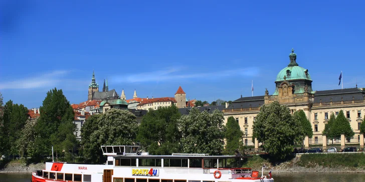 Zážitek umocní krásné kulisy: Karlův most, Pražský Hrad, Rudolfinum a Národní divadlo, Tančící dům, Vyšehrad...