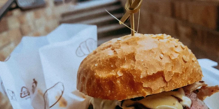 Připraví tu pro vás parádně vymazlený burger. 