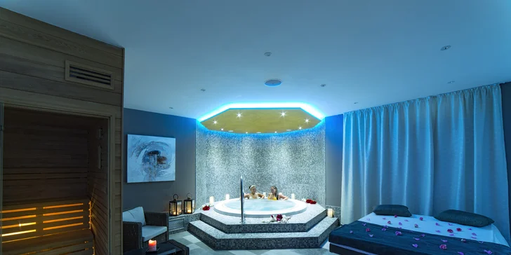 Ve wellness na vás čekají 3 sauny, bazén i relax zóna.