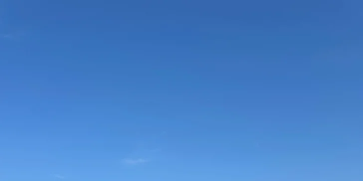 Od jara do podzimu můžete prozkoumávat okolí na kole nebo po stezkách pro pěší turisty.
