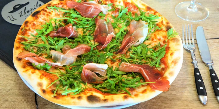 Až domů vám dovezou 2 nebo 3 pizzy o průměru 32 cm, které si vyberete z celého menu. 