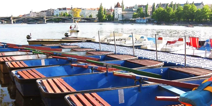 Lodičky si vypůjčíte v půjčovně Slovanka na Slovanském ostrově. 
