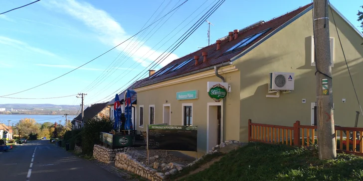 Dorazit můžete až do konce května, bydlet budete v moderních apartmánech Penzionu Pálava pro 2 či 4 osoby.