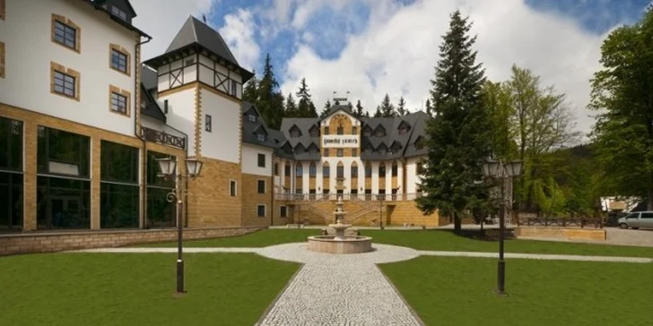 Luxusní wellness pobyt pro dva v zámeckém hotelu